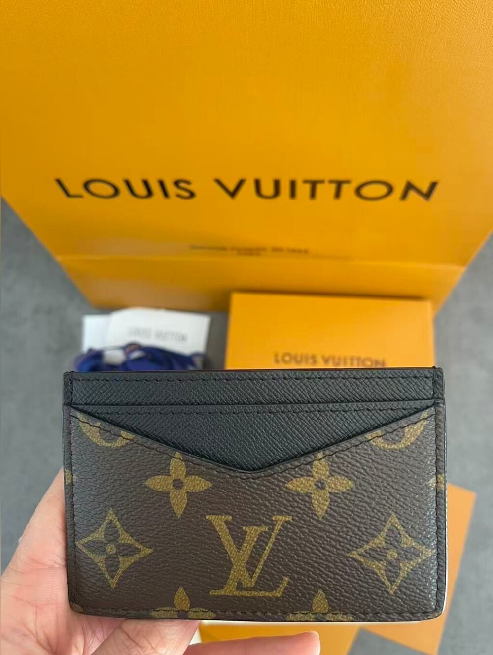 Louis Vuitton Neo Card Holder - Picture 9 of 9